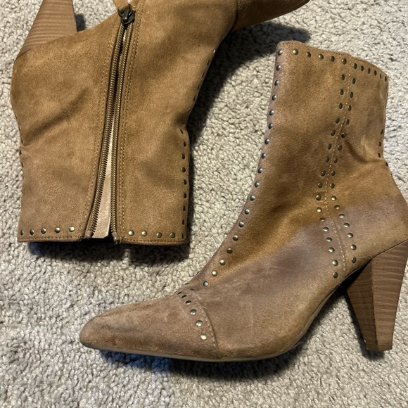Universal Thread Women's Lona Microsuede Studded Heeled Booties 8.5 - Picture 3 of 6
